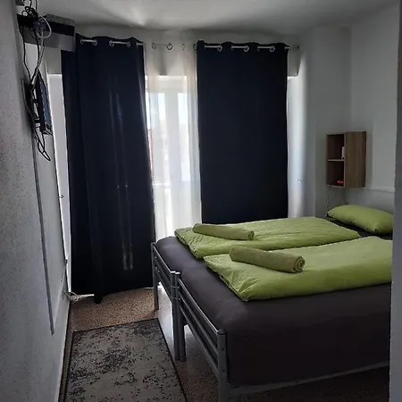 Хостел Hostal Residencia Orsi *